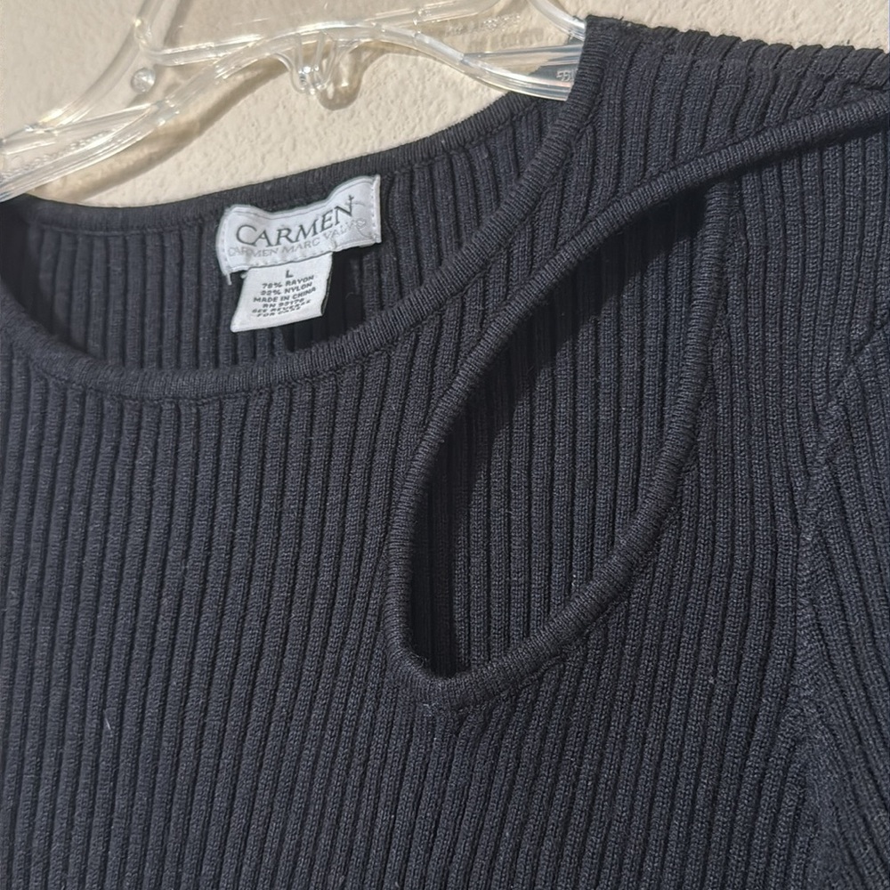 Carmen Marc valvo black ribbed sweater